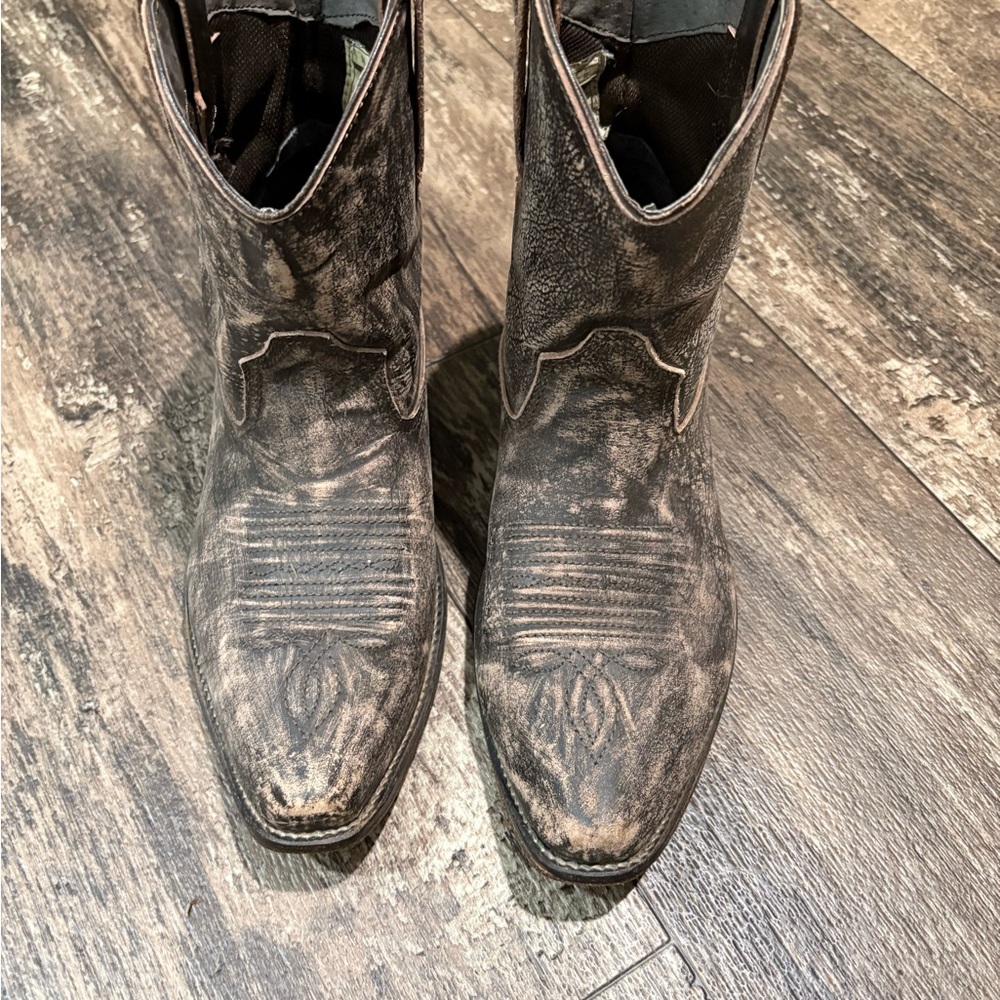 Roper Distressed Brown Ankle Booties